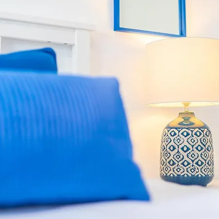 Stylish 3 Bedroom At The Heart Of Nueva Andalucia Close To Centro Plaza Apartment