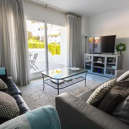 Stylish 3 Bedroom At The Heart Of Nueva Andalucia Close To Centro Plaza Apartment *